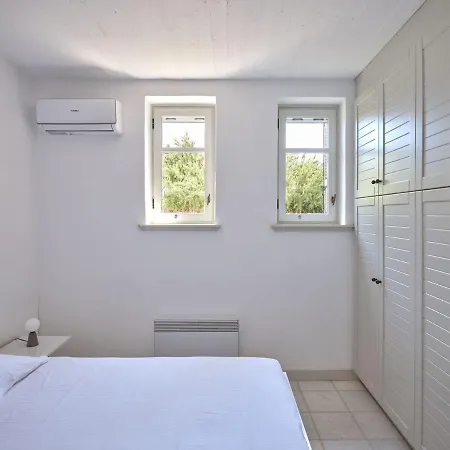 Island Living * Isterni (Paros)